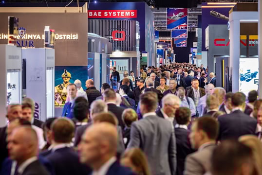 DSEI-2023_048-busy-aisle-website